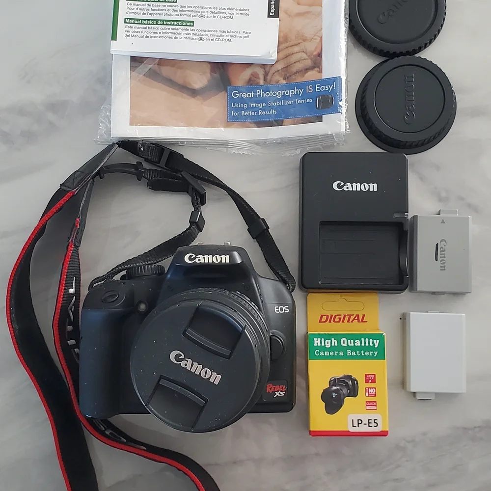 Canon Black DSLR Camera with Canon Zoom Lens - Picture 5 of 5